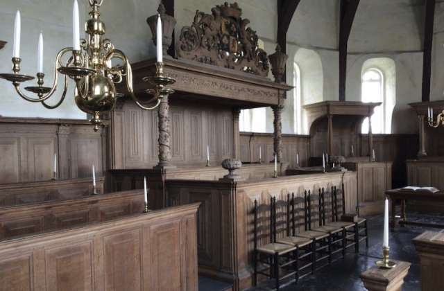 Boekpresentatie historische gids kerk Weidum